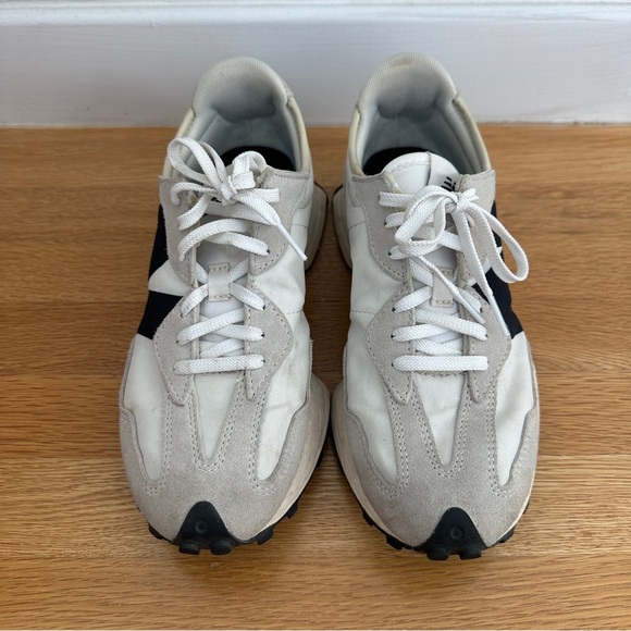 New Balance 327 Sneakers in White and Black - Picture 5 of 6